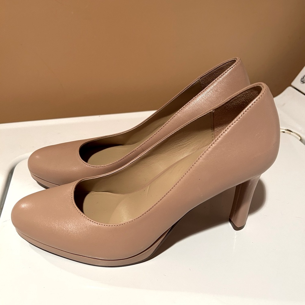7.5 Naturalizer Michelle platform pump.
